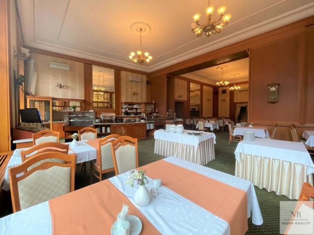 Pronájem obchodního prostoru, Karlovy Vary, Divadelní náměstí, 241 m2