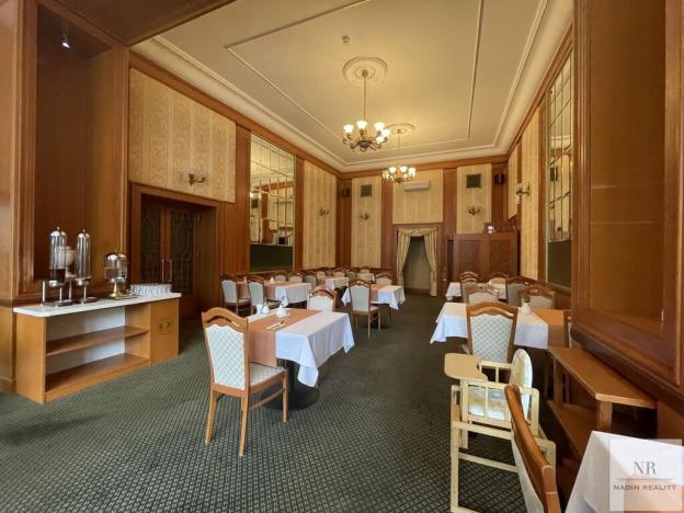 Pronájem obchodního prostoru, Karlovy Vary, Divadelní náměstí, 241 m2