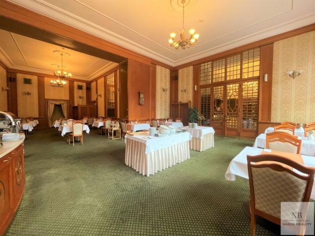 Pronájem obchodního prostoru, Karlovy Vary, Divadelní náměstí, 241 m2