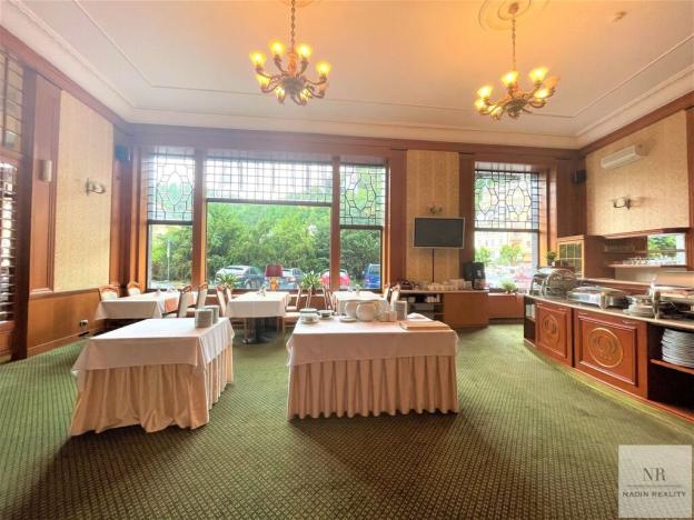 Pronájem obchodního prostoru, Karlovy Vary, Divadelní náměstí, 241 m2