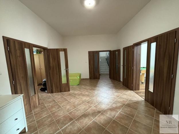 Prodej rodinného domu, Nová Role - Mezirolí, 348 m2