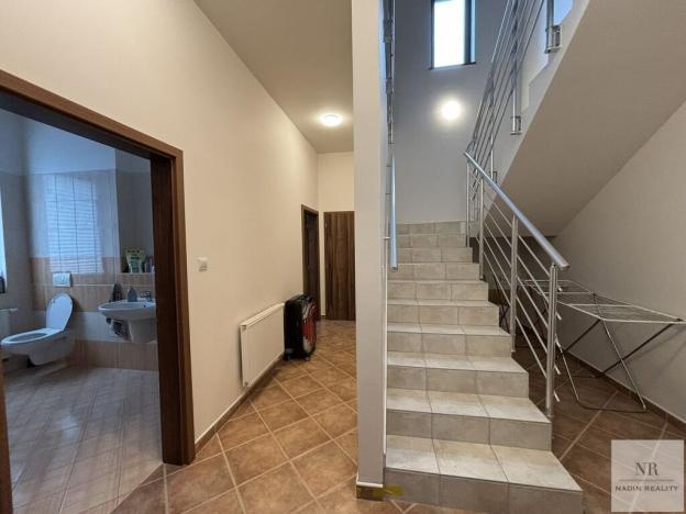 Prodej rodinného domu, Nová Role - Mezirolí, 348 m2