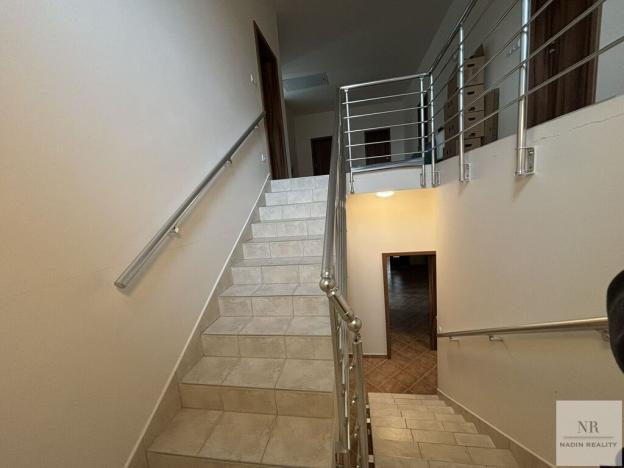 Prodej rodinného domu, Nová Role - Mezirolí, 348 m2