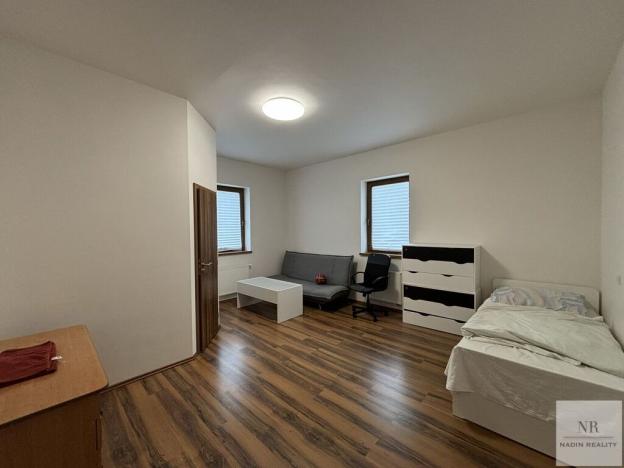 Prodej rodinného domu, Nová Role - Mezirolí, 348 m2