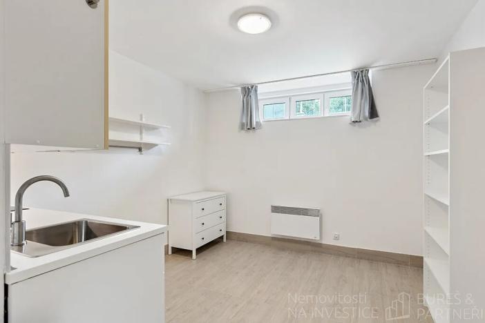 Pronájem bytu 1+kk, Praha - Kobylisy, Pod Kynclovkou, 19 m2