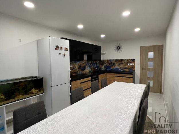 Prodej bytu 3+1, Praha - Kyje, Manželů Dostálových, 80 m2