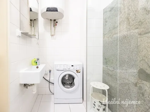 Pronájem bytu 1+kk, Praha - Žižkov, Biskupcova, 22 m2