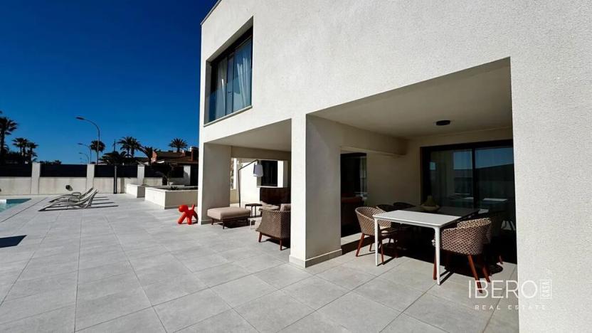 Prodej rodinného domu, Torrevieja, Španělsko, 200 m2