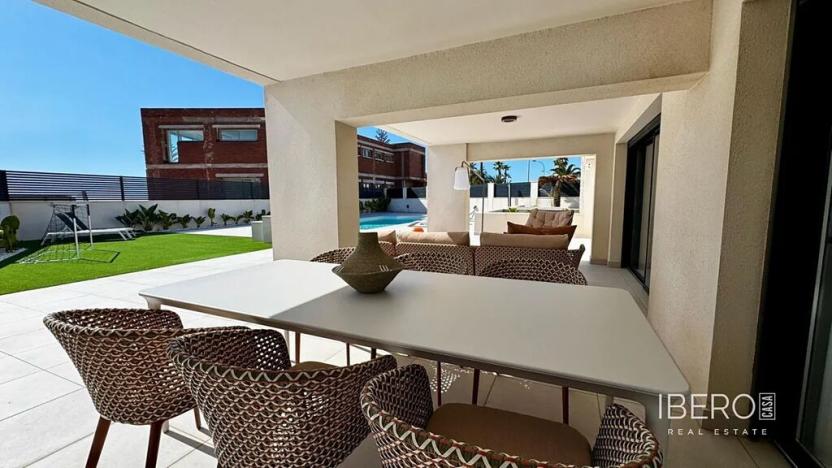 Prodej rodinného domu, Torrevieja, Španělsko, 200 m2