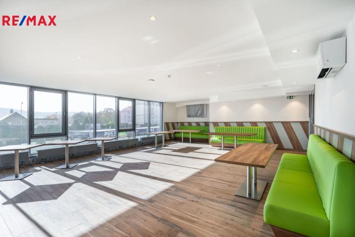 Prodej komerční nemovitosti, Karlovy Vary, 1967 m2