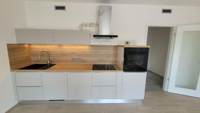 Pronájem bytu 1+kk, Praha - Modřany, Mezi vodami, 3 m2