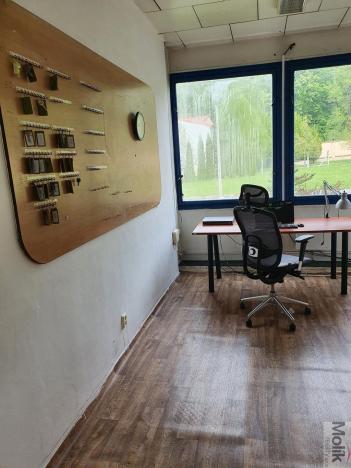 Pronájem komerční nemovitosti, Korozluky, 400 m2