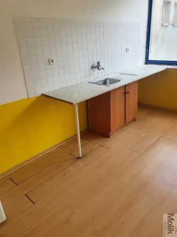 Pronájem komerční nemovitosti, Korozluky, 400 m2