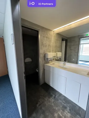 Pronájem kanceláře, Praha - Smíchov, Plzeňská, 1121 m2