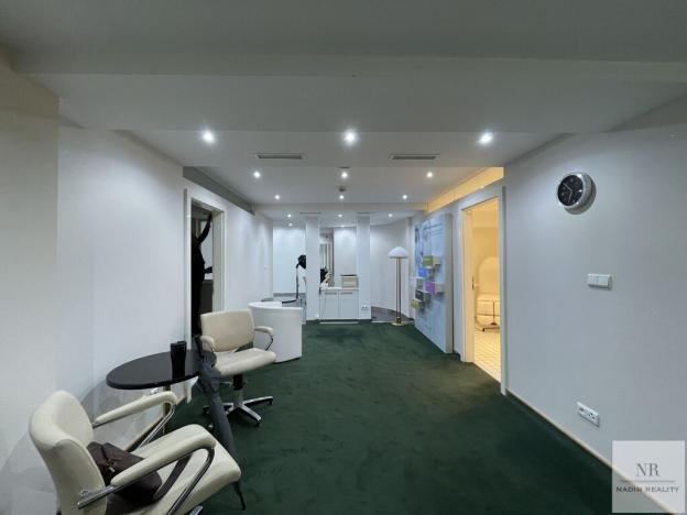 Pronájem obchodního prostoru, Karlovy Vary, Nová louka, 131 m2