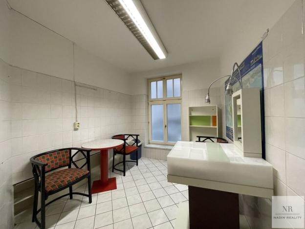 Pronájem obchodního prostoru, Karlovy Vary, Nová louka, 131 m2