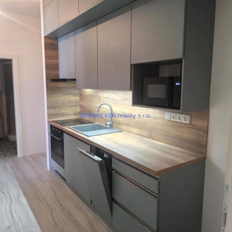 Pronájem bytu 2+1, Hradec Králové, Švehlova, 75 m2