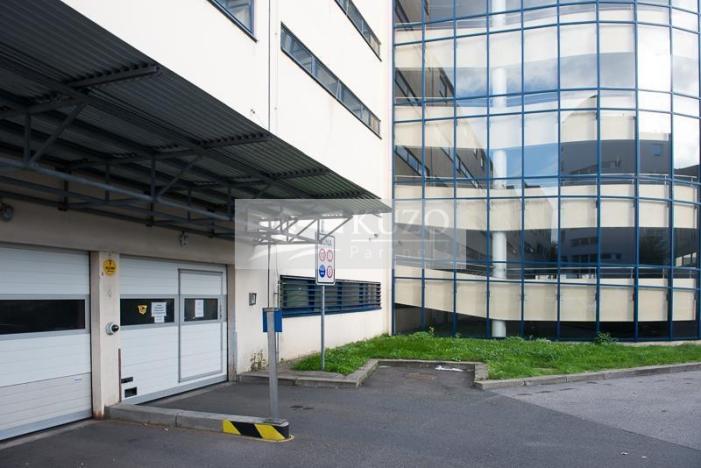 Pronájem garážového stání, Praha - Vysočany, Pešlova, 14 m2