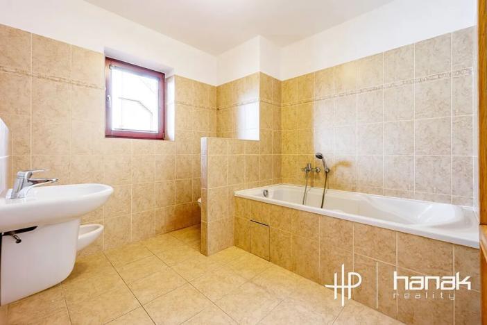 Prodej rodinného domu, Hněvotín, 240 m2