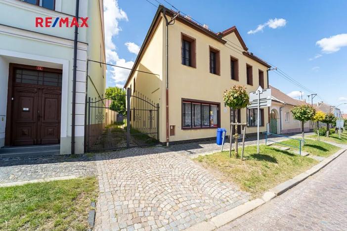 Prodej rodinného domu, Týnec nad Labem, Masarykovo náměstí, 142 m2