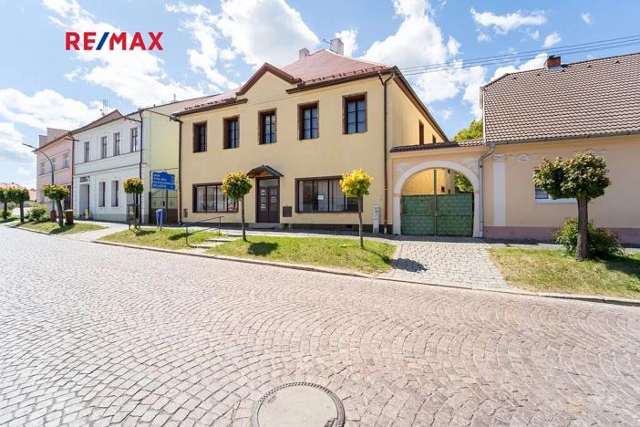 Prodej rodinného domu, Týnec nad Labem, Masarykovo náměstí, 142 m2