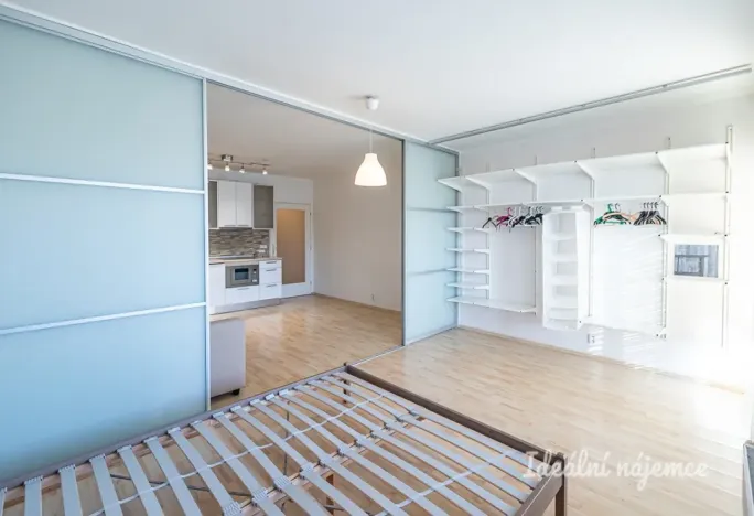 Pronájem bytu 2+kk, Praha - Vysočany, Skloněná, 44 m2