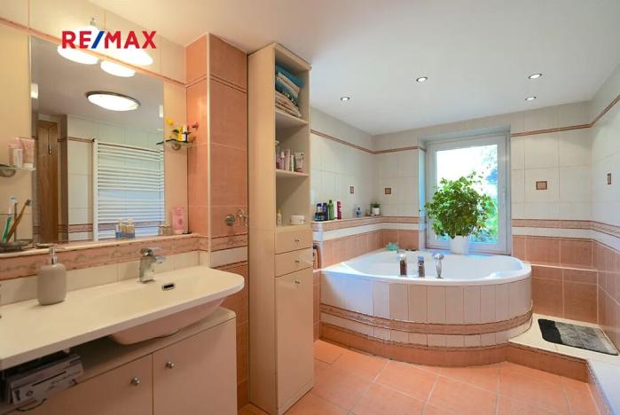 Prodej rodinného domu, Lomnice, 298 m2