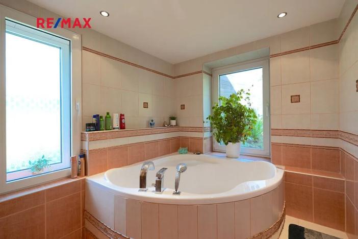 Prodej rodinného domu, Lomnice, 298 m2