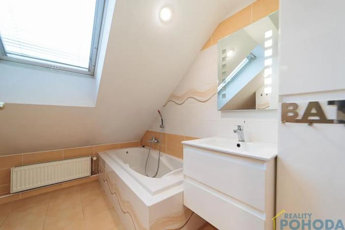 Prodej rodinného domu, Klešice, 365 m2