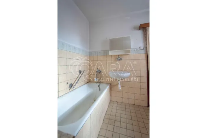 Prodej rodinného domu, Tuhaň, 220 m2