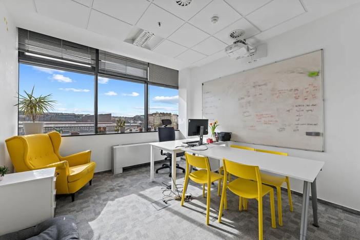 Pronájem kanceláře, Praha - Holešovice, U garáží, 1991 m2