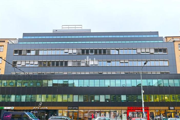 Pronájem kanceláře, Praha - Karlín, Sokolovská, 635 m2