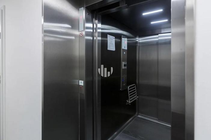 Pronájem kanceláře, Praha - Karlín, Sokolovská, 289 m2