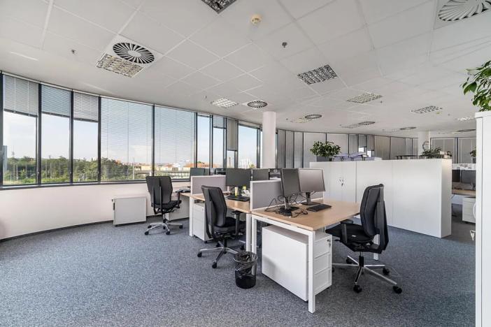 Pronájem kanceláře, Praha - Libeň, Českomoravská, 700 m2