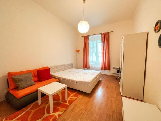 Pronájem bytu 1+1, Praha - Žižkov, Jeronýmova, 30 m2