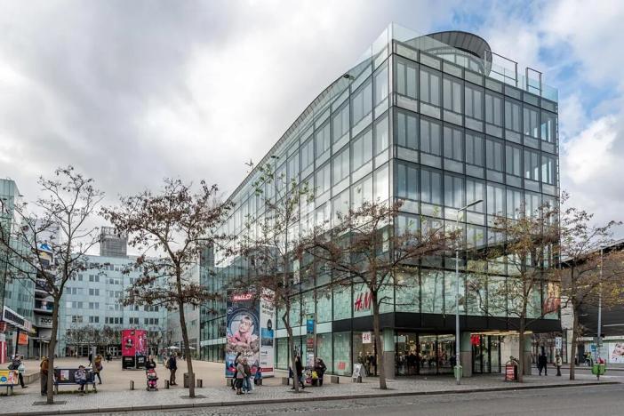 Pronájem kanceláře, Praha - Smíchov, Radlická, 379 m2