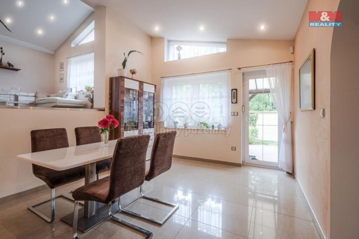 Prodej rodinného domu, Týnec nad Labem - Vinařice, 300 m2