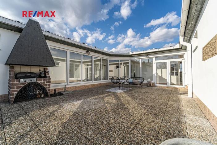 Prodej bytu 6+kk a větší, Střelice, Ant. Smutného, 235 m2