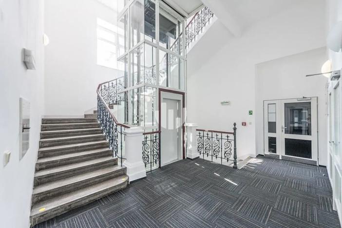 Pronájem kanceláře, Praha - Karlín, Sokolovská, 312 m2