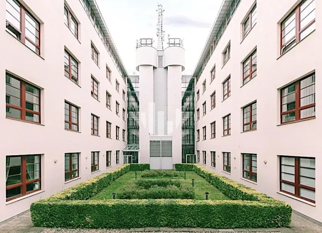 Pronájem kanceláře, Praha - Karlín, Sokolovská, 321 m2