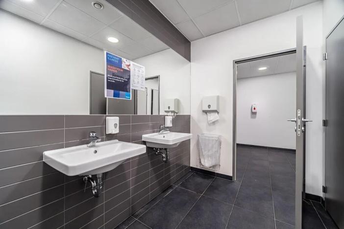 Pronájem kanceláře, Praha - Prosek, Prosecká, 1106 m2