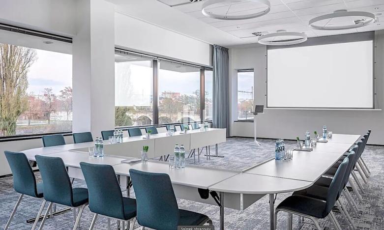 Pronájem kanceláře, Brno, Holandská, 817 m2