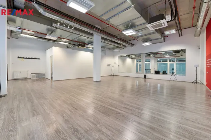 Prodej obchodního prostoru, Praha - Stodůlky, Sluneční náměstí, 109 m2