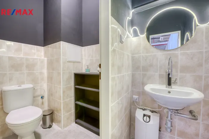 Prodej obchodního prostoru, Praha - Stodůlky, Sluneční náměstí, 109 m2