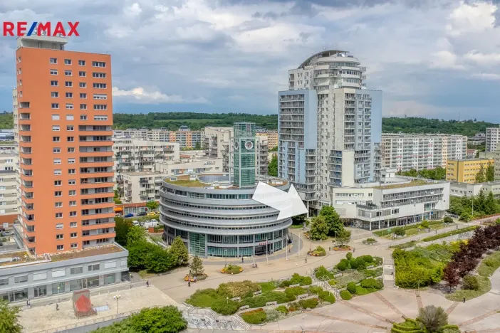Prodej obchodního prostoru, Praha - Stodůlky, Sluneční náměstí, 109 m2
