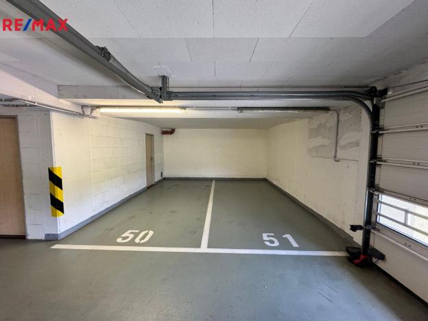 Pronájem garážového stání, Praha - Kyje, Farkašova, 30 m2