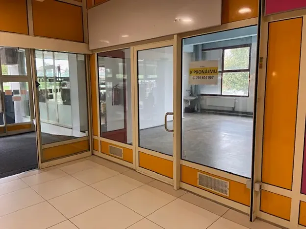 Pronájem obchodního prostoru, Zlín, náměstí Práce, 46 m2