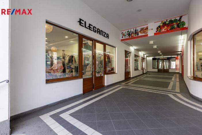 Prodej obchodního prostoru, Karlovy Vary, Divadelní náměstí, 115 m2