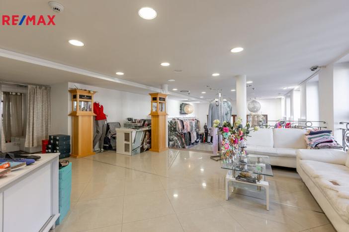 Prodej obchodního prostoru, Karlovy Vary, Divadelní náměstí, 115 m2