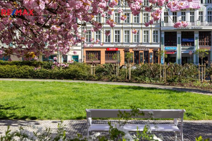 Prodej obchodního prostoru, Karlovy Vary, Divadelní náměstí, 115 m2